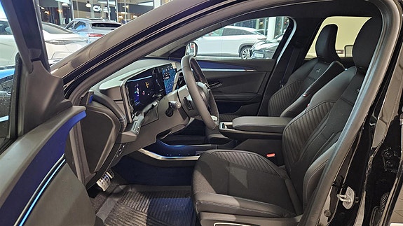 Renault Scenic E-Tech 10 of 30
