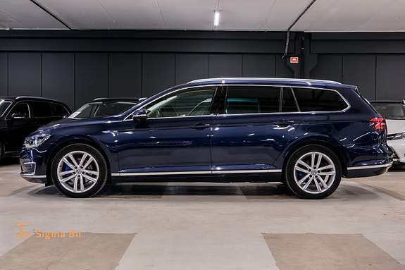 Volkswagen Passat 8 of 30