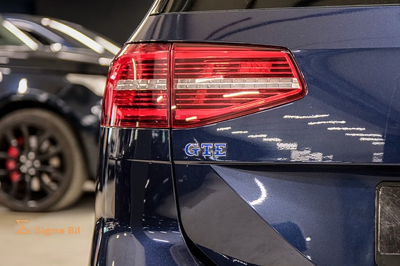 Volkswagen Passat 13 of 30