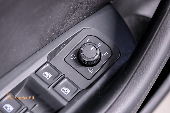 Volkswagen Passat 26 of 30