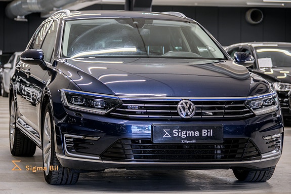 Volkswagen Passat 2 of 30