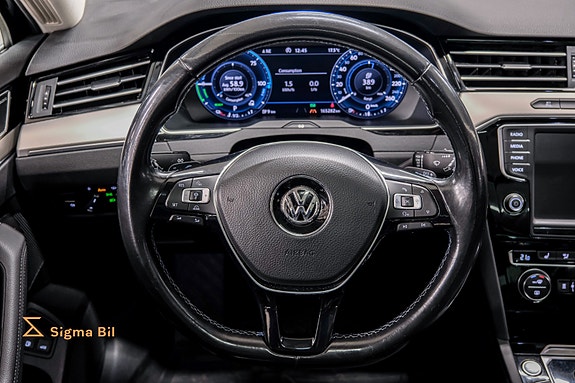 Volkswagen Passat 30 of 30