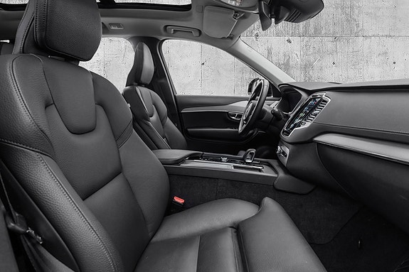 Volvo XC90 26 of 30