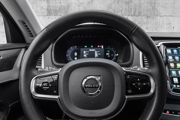 Volvo XC90 16 of 30