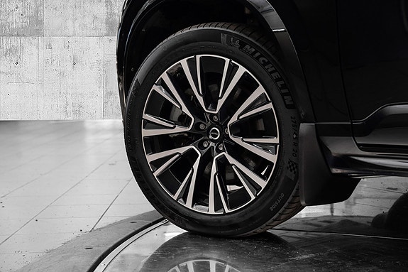 Volvo XC90 10 of 30