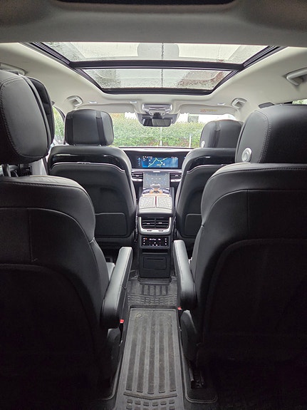 Hongqi E-HS9 7 of 14