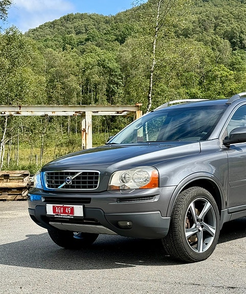 Volvo XC90 2 of 15
