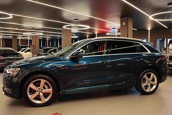 Audi e-tron 5 of 30