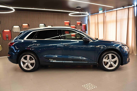 Audi e-tron 8 of 30