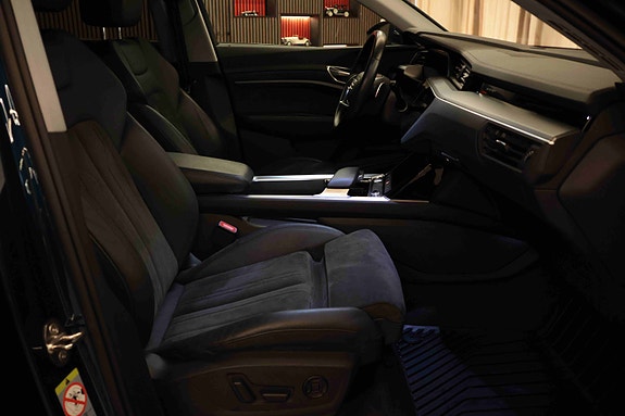 Audi e-tron 9 of 30