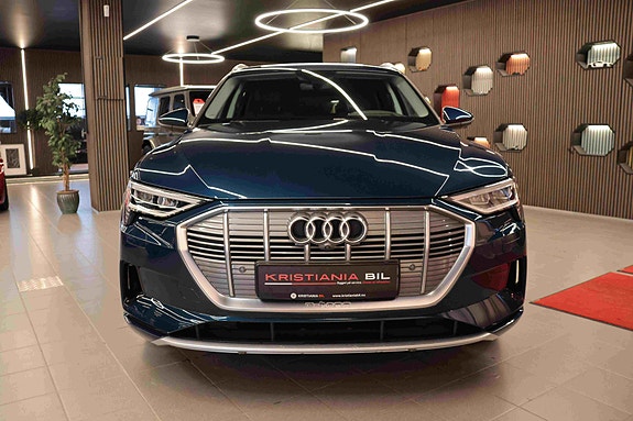 Audi e-tron 4 of 30
