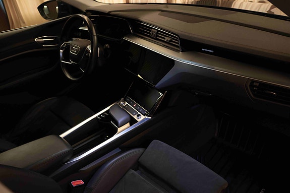 Audi e-tron 10 of 30