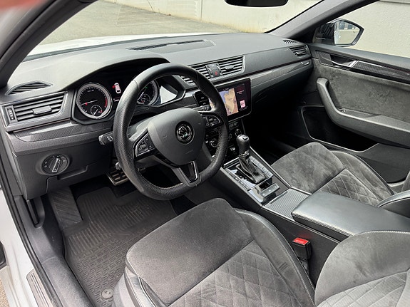Skoda Superb 17 of 30