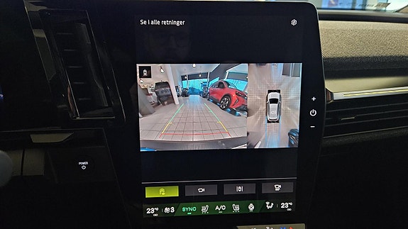 Renault Scenic E-Tech 21 of 30