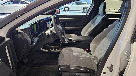 Renault Scenic E-Tech 10 of 30