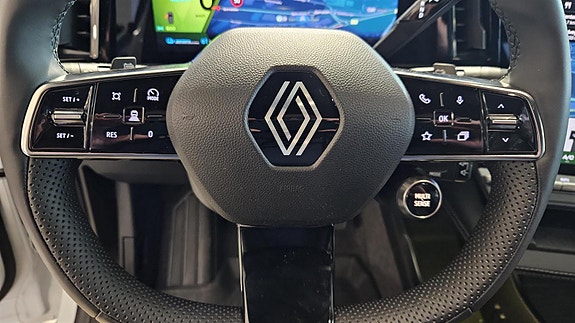 Renault Scenic E-Tech 15 of 30