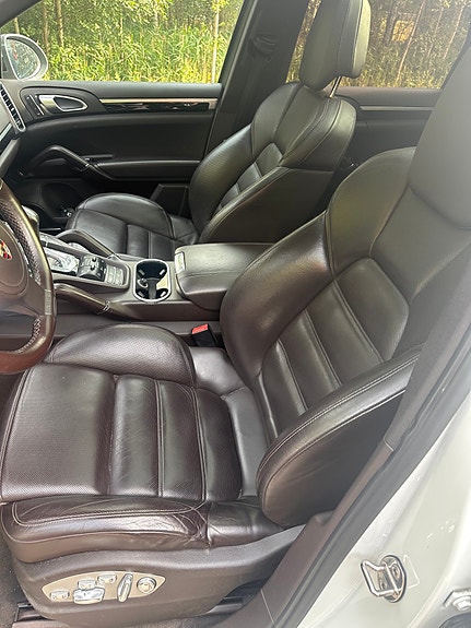 Porsche Cayenne 4 of 12