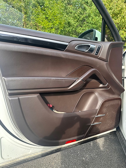 Porsche Cayenne 6 of 12