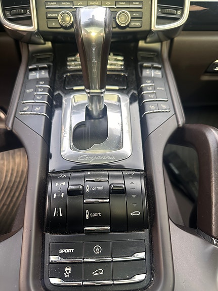 Porsche Cayenne 8 of 12