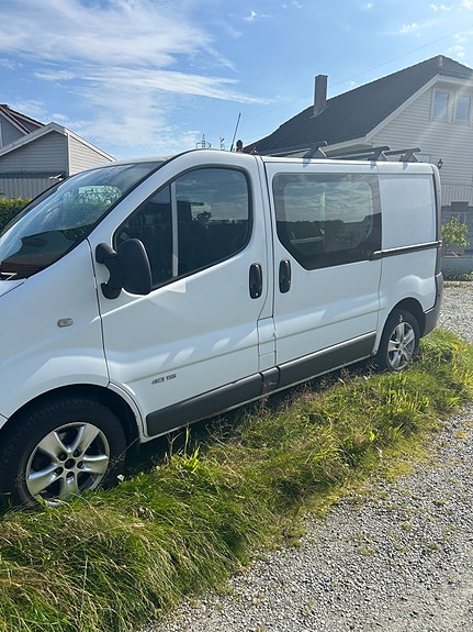 Renault Trafic 2 of 12