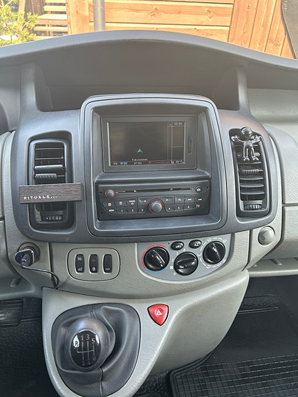 Renault Trafic 11 of 12