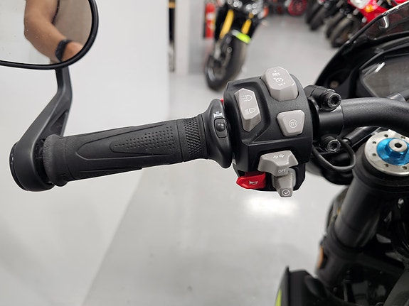 Triumph Speed Triple 1050 RS 9 of 11