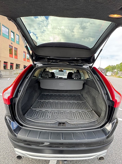 Volvo XC60 6 of 22