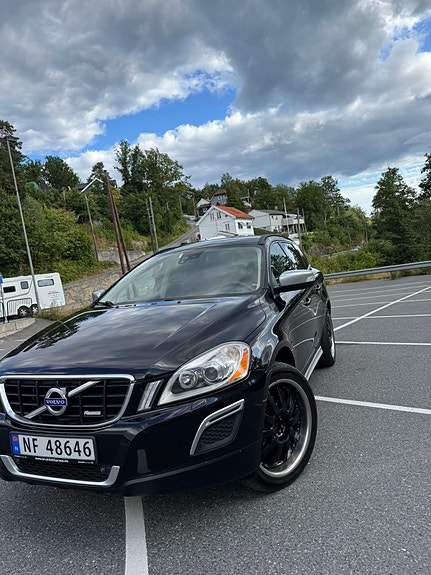 Volvo XC60 2 of 22