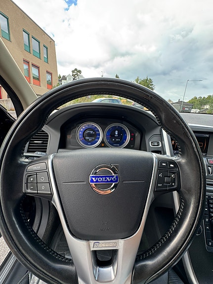 Volvo XC60 11 of 22