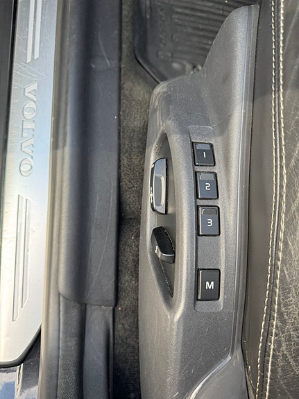Volvo XC60 17 of 22