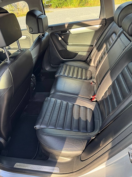 Volkswagen Passat Alltrack 9 of 13