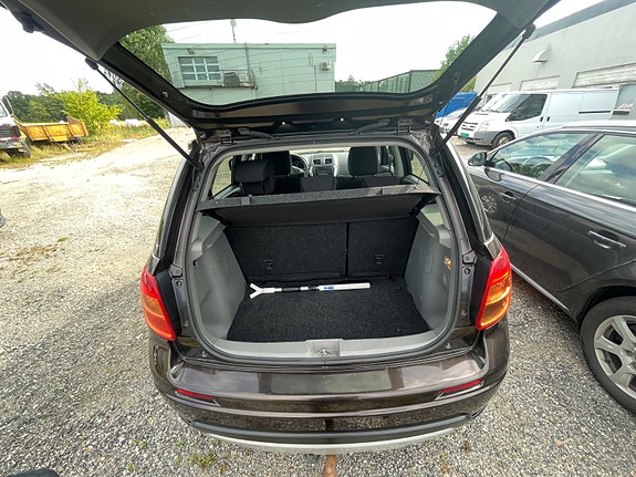 Suzuki SX4 6 of 12
