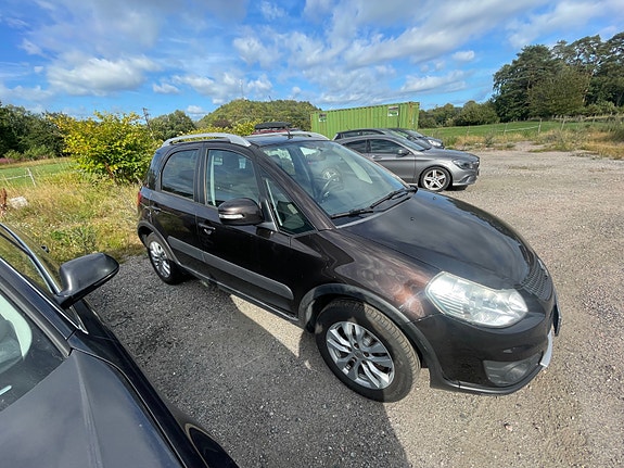 Suzuki SX4 3 of 12