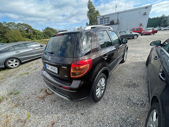Suzuki SX4 4 of 12