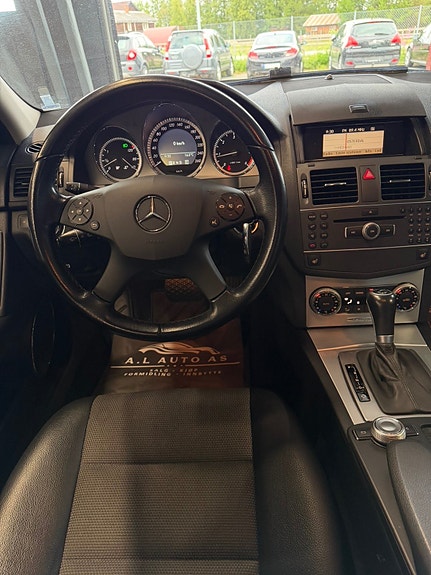 Mercedes-Benz C200 20 of 30