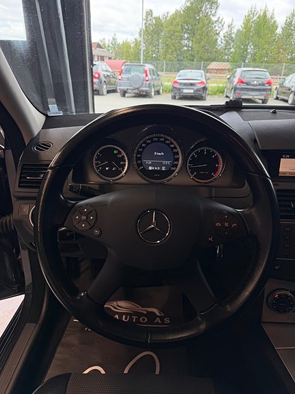 Mercedes-Benz C200 21 of 30