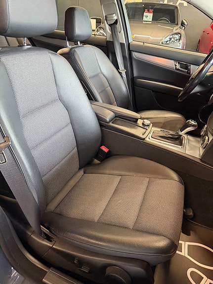 Mercedes-Benz C200 15 of 30