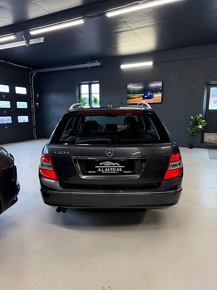 Mercedes-Benz C200 8 of 30
