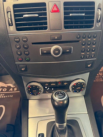 Mercedes-Benz C200 24 of 30