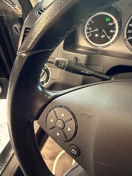 Mercedes-Benz C200 23 of 30