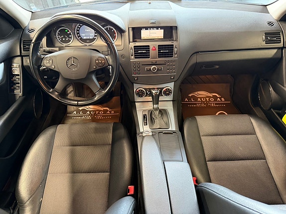 Mercedes-Benz C200 12 of 30