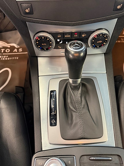 Mercedes-Benz C200 25 of 30