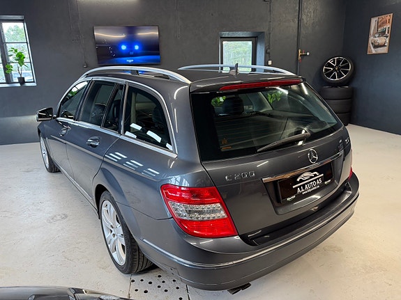Mercedes-Benz C200 10 of 30