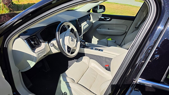 Volvo XC60 11 of 22