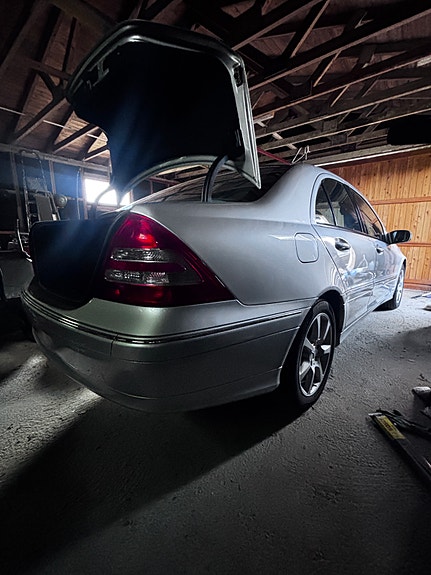 Mercedes-Benz C200 d 3 of 10