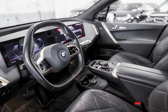 BMW iX 2 of 30
