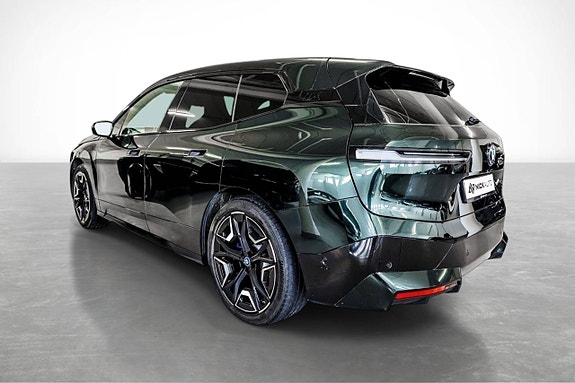 BMW iX 11 of 30