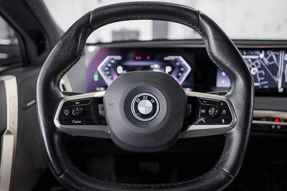 BMW iX 20 of 30