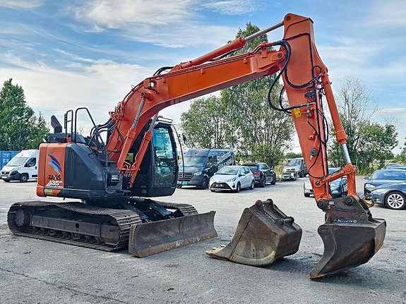 Hitachi ZX135US-6, 2018 mod, 8860 timer, 2 skuffer, opplegg til rototilt, Sentralsmøring. 7 of 30