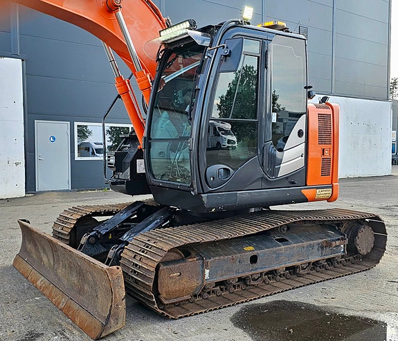 Hitachi ZX135US-6, 2018 mod, 8860 timer, 2 skuffer, opplegg til rototilt, Sentralsmøring. 9 of 30
